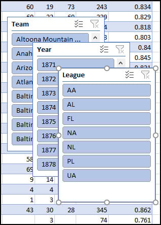 Selected Excel slicers before poistioning.
